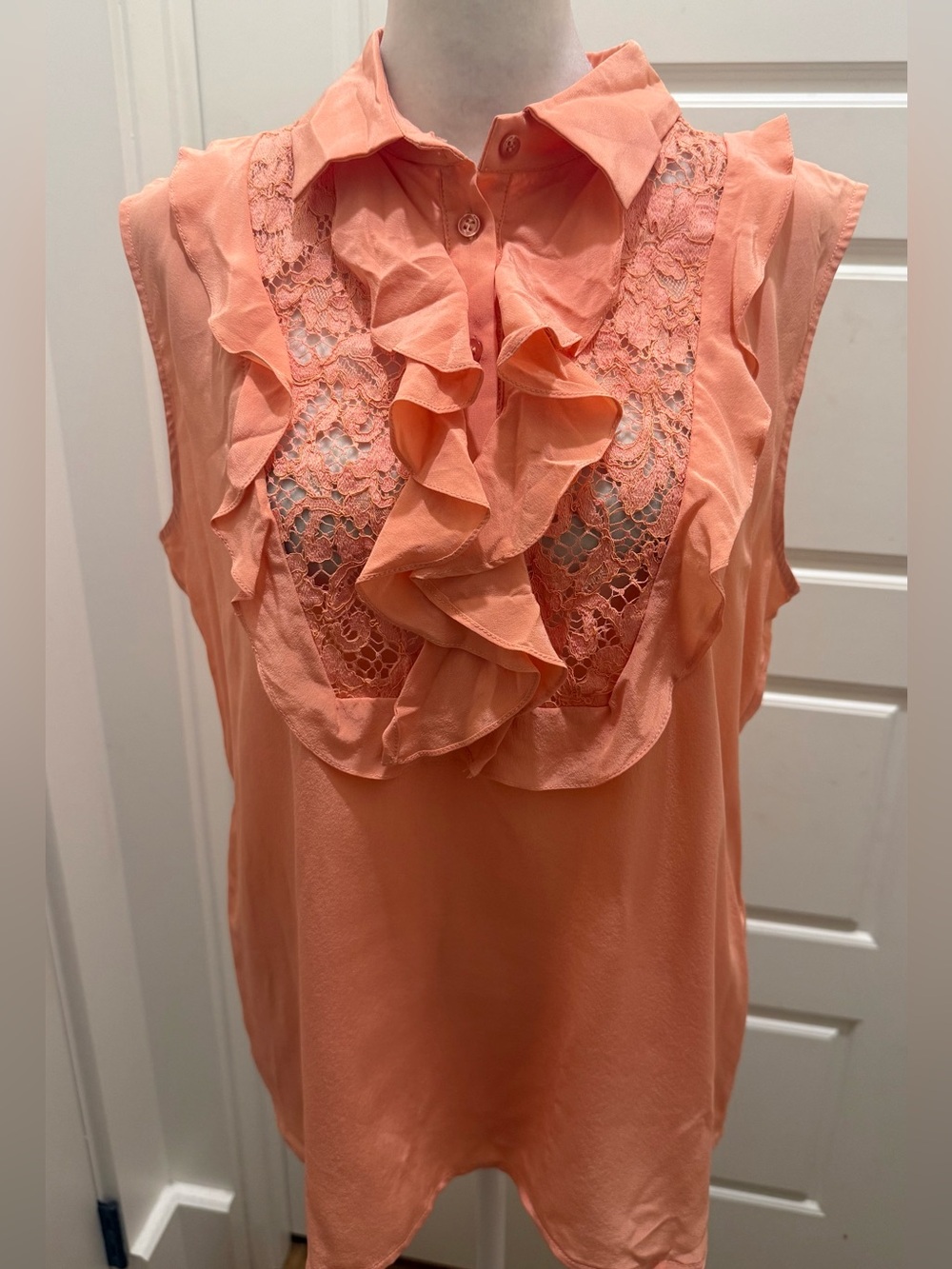 Flavio Castellani. Silk Sleeveless Ruffle Lace-Panel Blouse. Peach. Size Large.